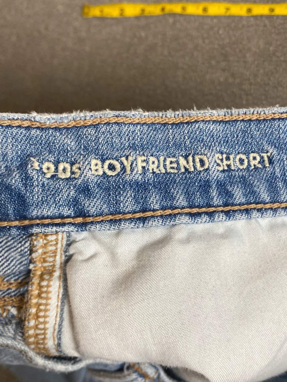 American Eagle 90โs Boyfriend Distressed Denim Shorts 6โ Inseam - Picture 4 of 7